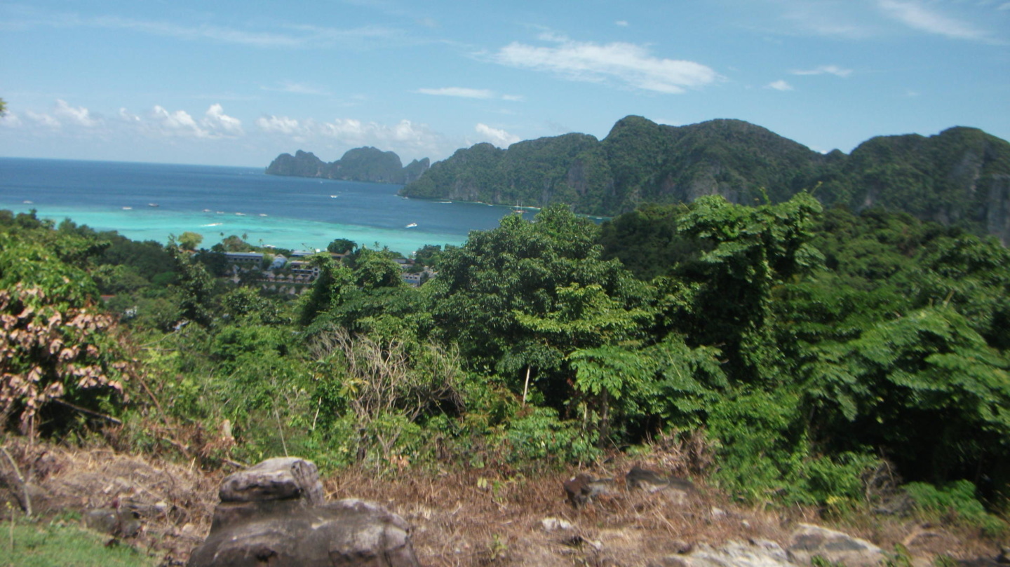 Wanderlustbee backpacking Thailand stop three Koh phi phi