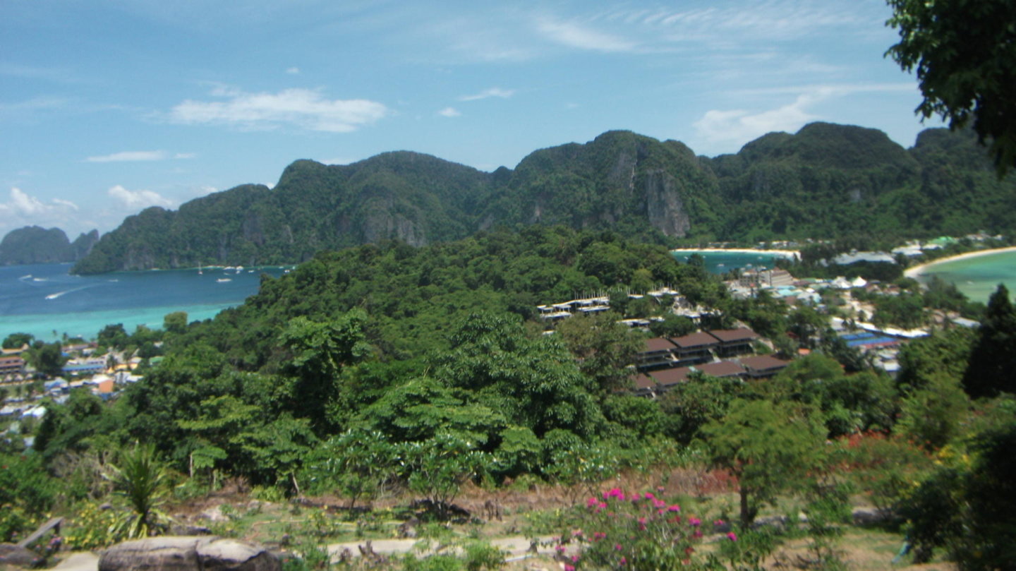 Wanderlustbee backpacking Thailand stop three Koh phi phi