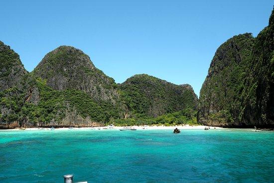 Wanderlustbee backpacking Thailand stop three Koh phi phi