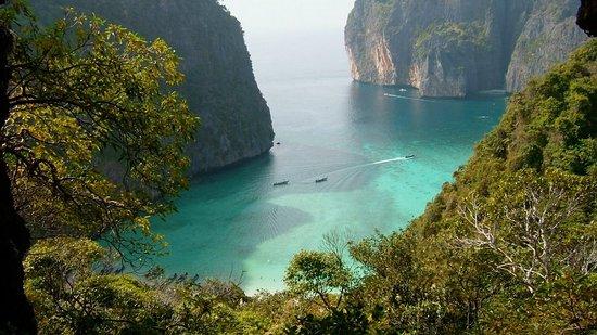 wanderlustbee backpacking thailand stop three koh phi phi