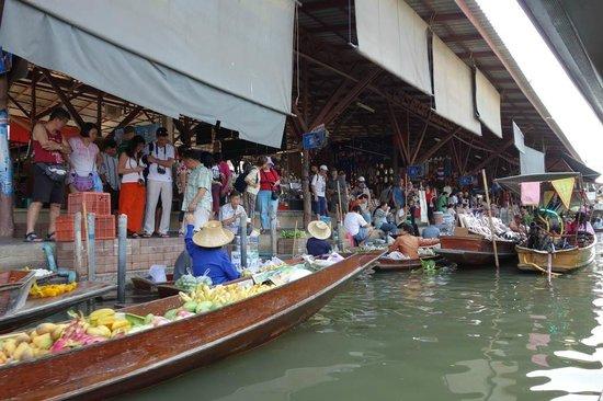 on route from Thailand to Laos backpacking tour wanderlustbee - bangkok vientiene