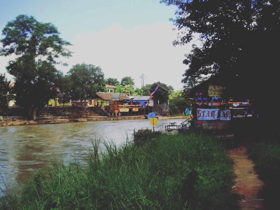 wanderlust bee backpacking thailand and laos - vang vieng