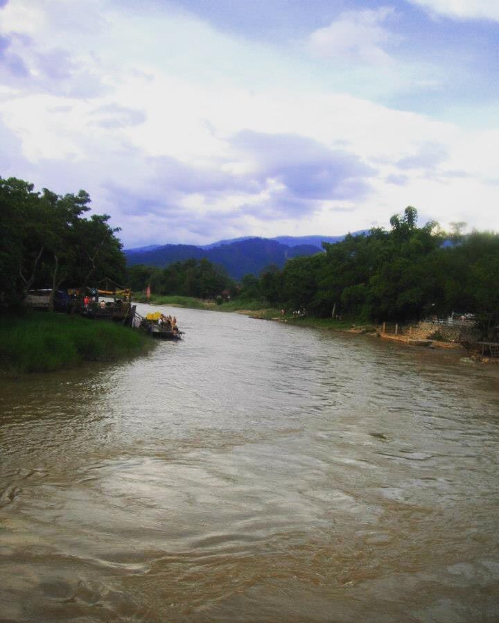 wanderlust bee backpacking thailand and laos - vang vieng