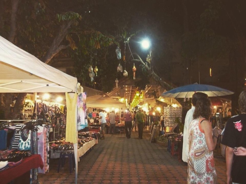 wanderlust bee Chiang Mai night market