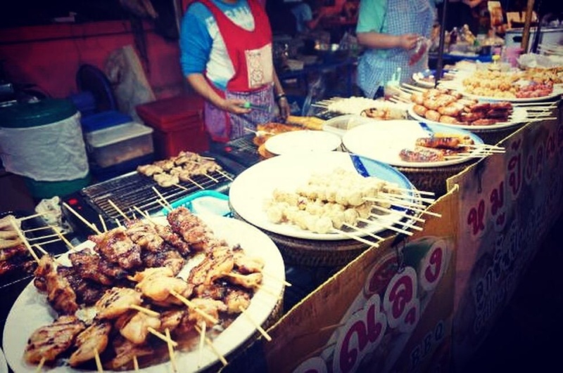 wanderlust bee Chiang Mai night market