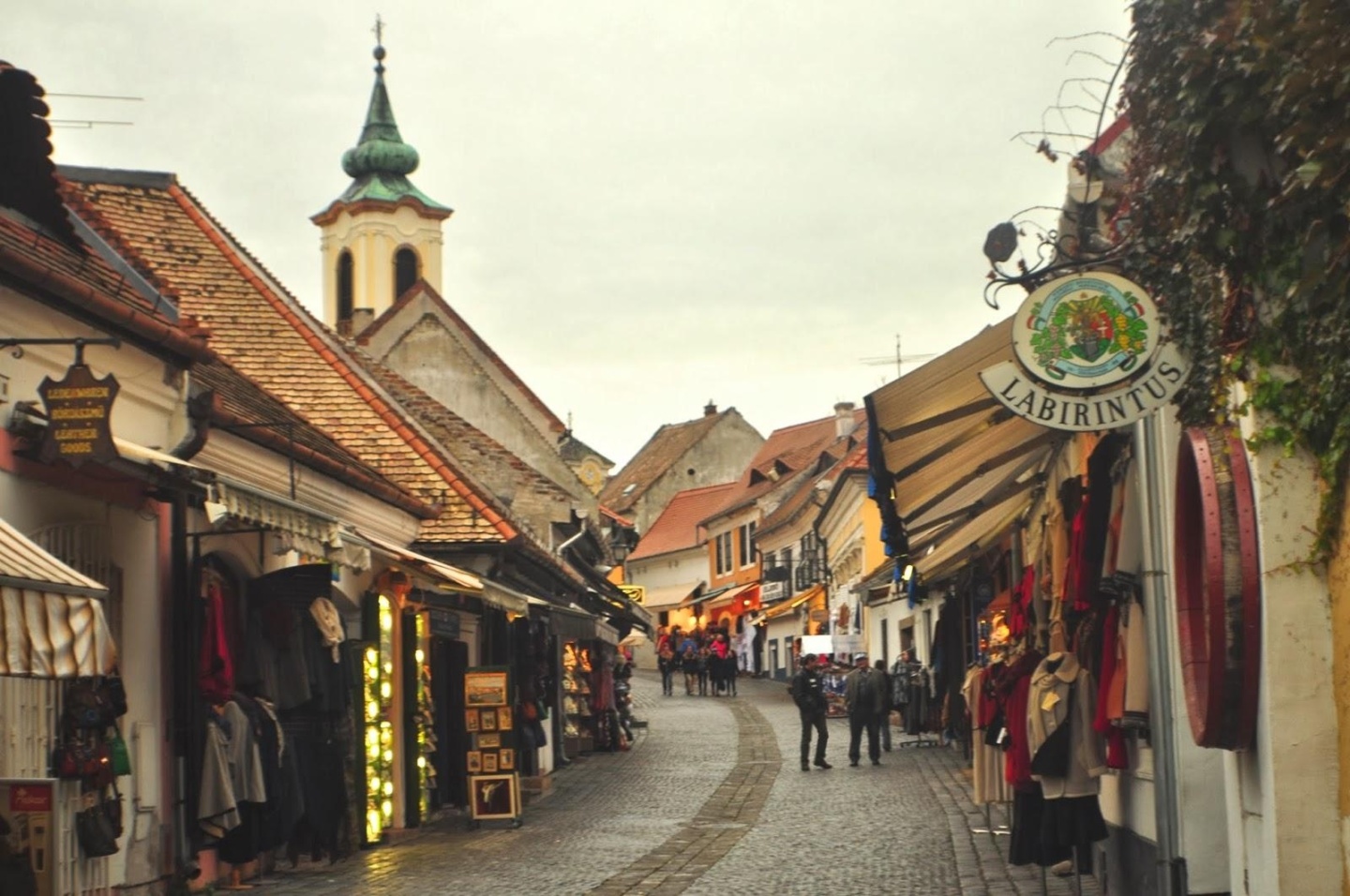 wanderlust bee from Budapest to szentendre day trip