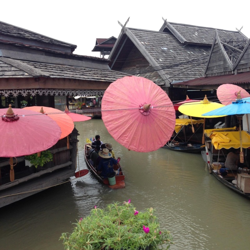 wanderlust bee floating market pattaya