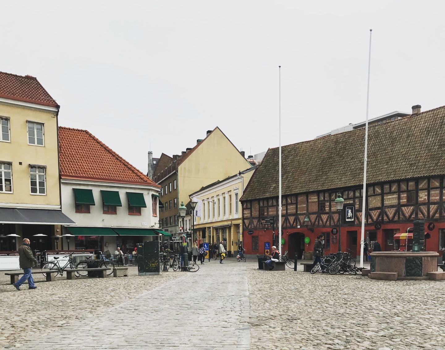 Wanderlust bee - Daytripping to Lund, Sweden