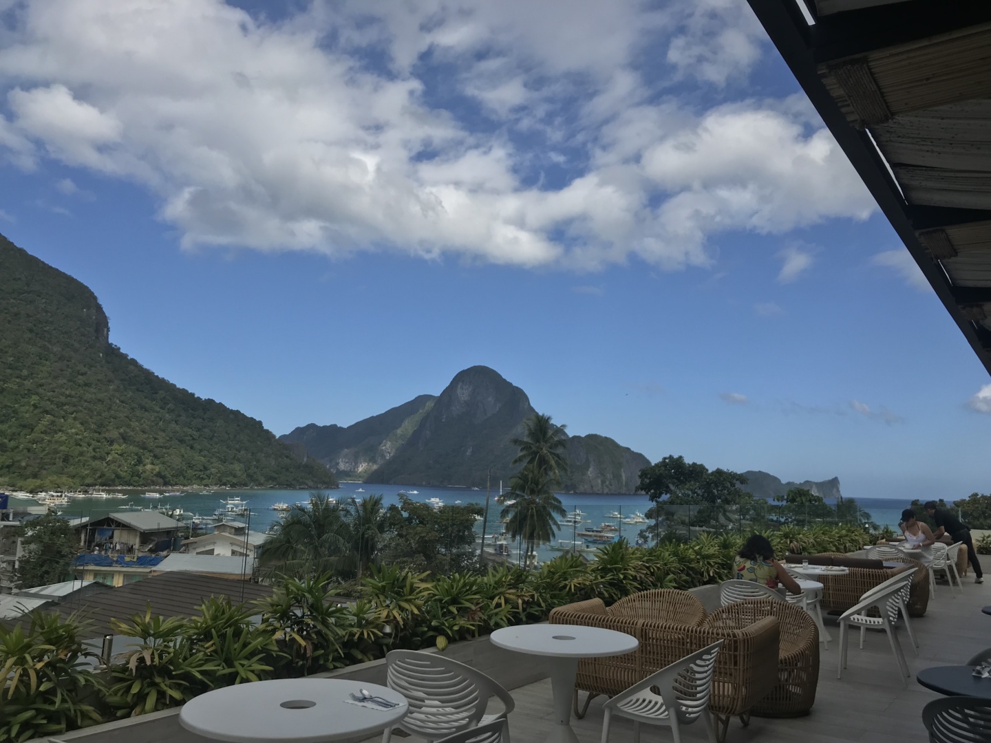 Once back in El Nido town we went for dinner at the Greek restaurant Cafe Athena along the water (opposite The Happiness Beach Bar). The food and cocktails were delicious, it was also happy hour too so lots of margaritas. Happy hour here is until 10pm so more the merrier.