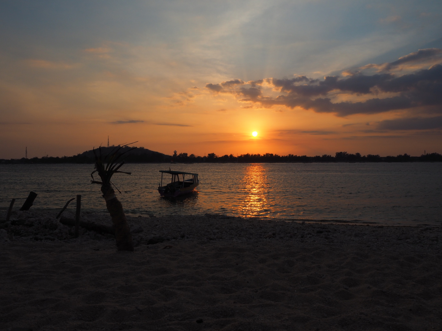 Wanderlustbee - Gili meno