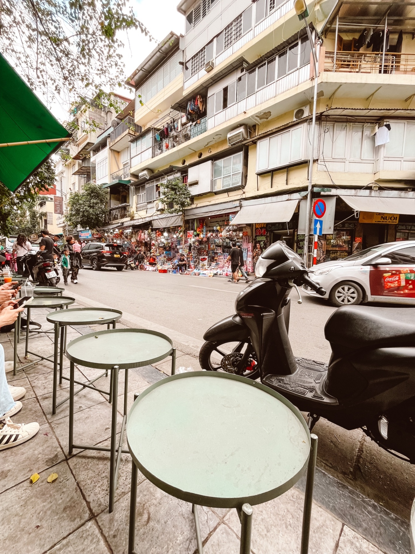 wanderlust bee - Hanoi, street